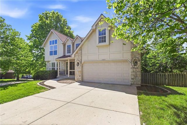 1925 MEADOWLANE Street, Kearney, MO 64060
