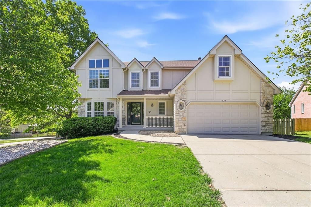 1925 MEADOWLANE Street, Kearney, MO 64060