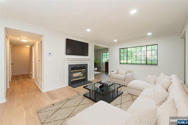 1208 Faulkner Court, Mahwah, NJ 07430