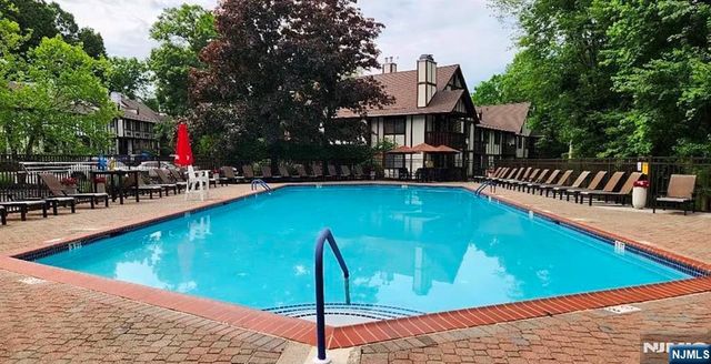 1208 Faulkner Court, Mahwah, NJ 07430