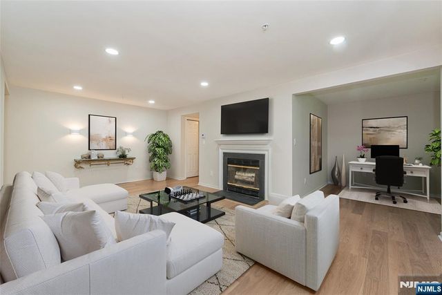 1208 Faulkner Court, Mahwah, NJ 07430
