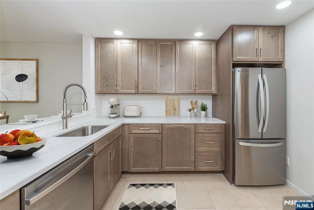 1208 Faulkner Court, Mahwah, NJ 07430