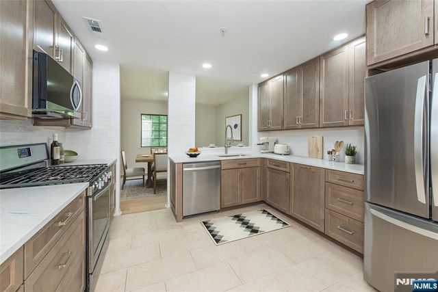 1208 Faulkner Court, Mahwah, NJ 07430