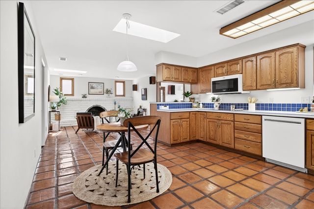 415 Cheryl Avenue, White Rock, NM 87547