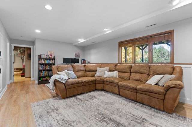 615 6th Street SW, Oronoco, MN 55960