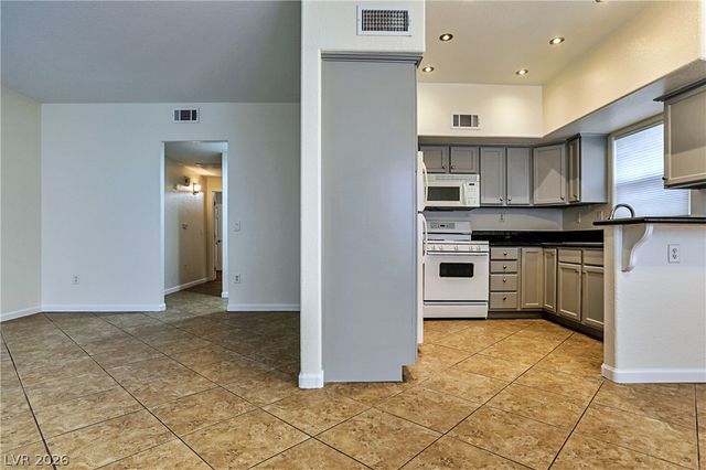 520 Arrowhead Trail 613, Henderson, NV 89015