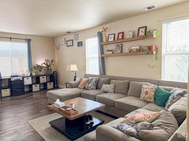 9412 Poseidon Street, Bakersfield, CA 93306