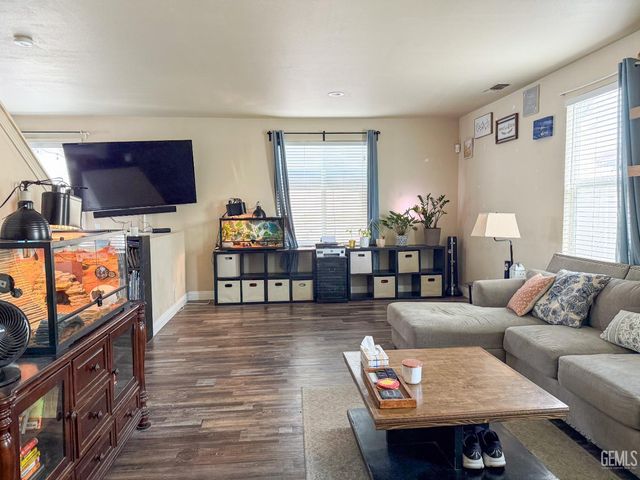 9412 Poseidon Street, Bakersfield, CA 93306