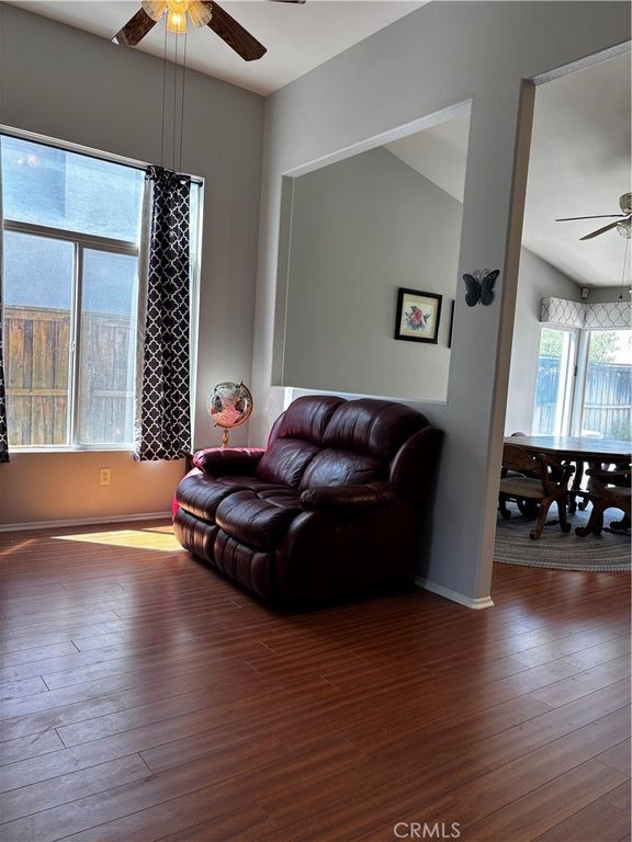 Image 4 of property listing at 18820 Applewood, Lake Elsinore, CA 92530