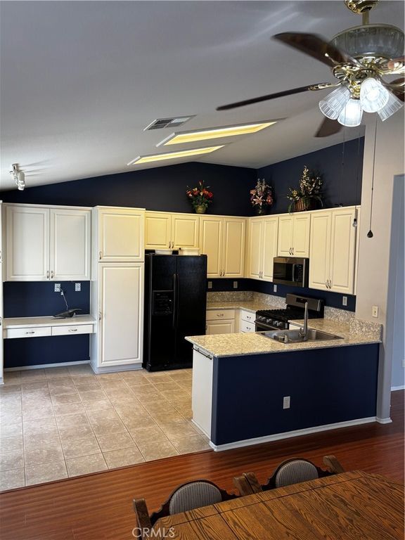 Image 6 of property listing at 18820 Applewood, Lake Elsinore, CA 92530