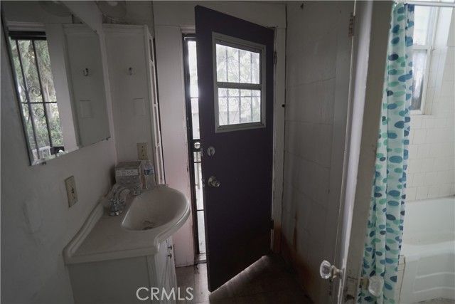 1724 Clinton Street, Los Angeles, CA 90026