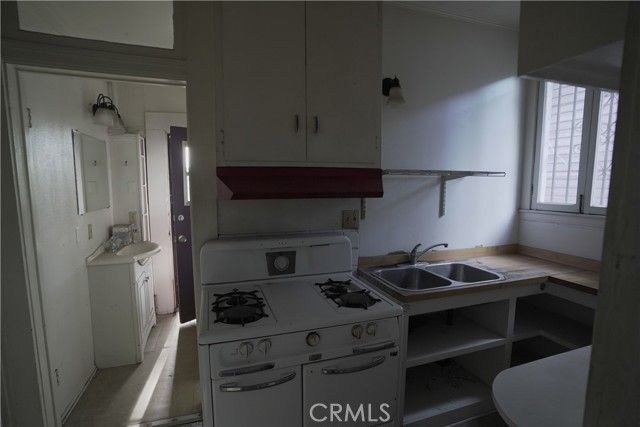 1724 Clinton Street, Los Angeles, CA 90026