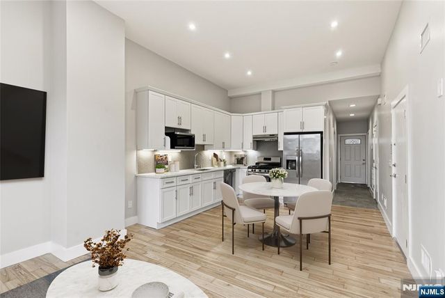 12 Dempsey Avenue A, Edgewater, NJ 07020