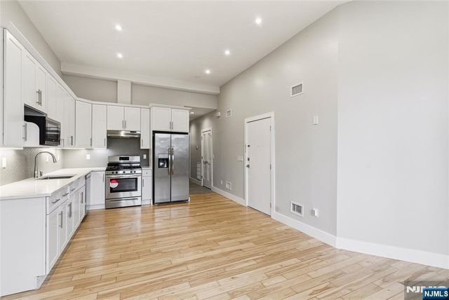 12 Dempsey Avenue A, Edgewater, NJ 07020