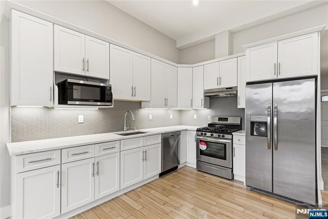 12 Dempsey Avenue A, Edgewater, NJ 07020