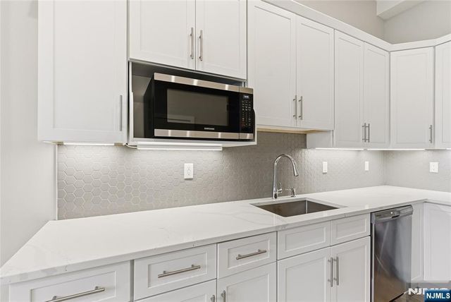 12 Dempsey Avenue A, Edgewater, NJ 07020