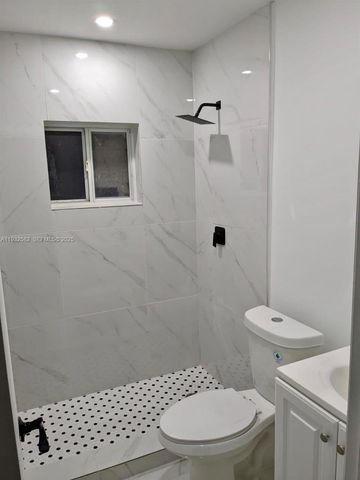 7956 W 29th Ln 201-5, Hialeah, FL 33018