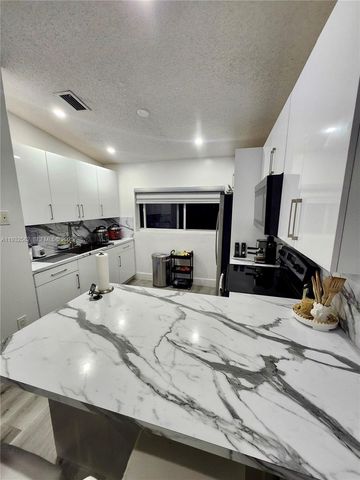 7956 W 29th Ln 201-5, Hialeah, FL 33018