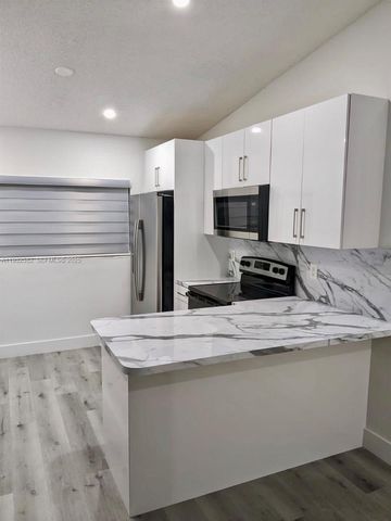 7956 W 29th Ln 201-5, Hialeah, FL 33018