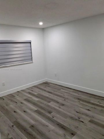 7956 W 29th Ln 201-5, Hialeah, FL 33018