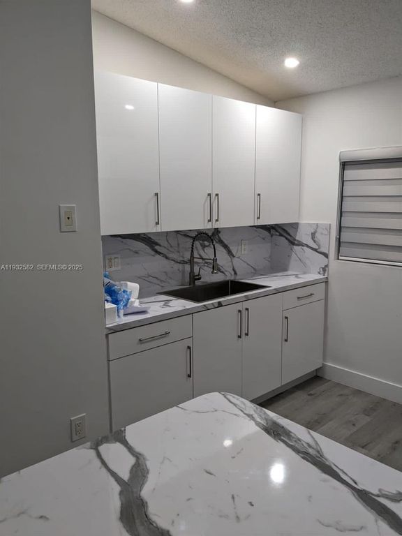 7956 W 29th Ln 201-5, Hialeah, FL 33018