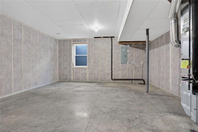 16195 Ryan Circle, Parkville, MO 64152