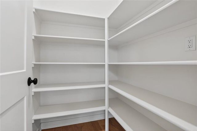 16195 Ryan Circle, Parkville, MO 64152