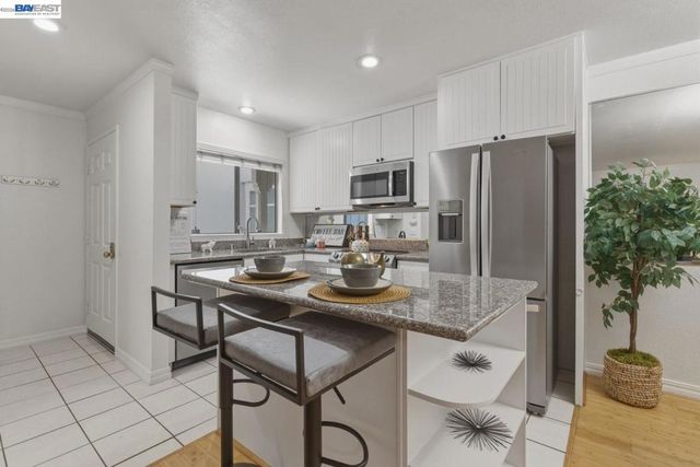 20153 Forest Ave 9, Castro Valley, CA 94546