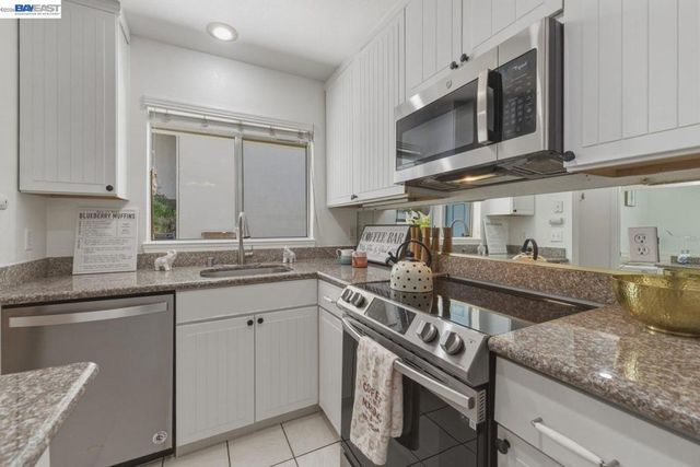 20153 Forest Ave 9, Castro Valley, CA 94546
