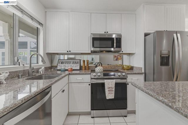 20153 Forest Ave 9, Castro Valley, CA 94546