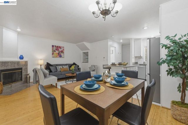 20153 Forest Ave 9, Castro Valley, CA 94546