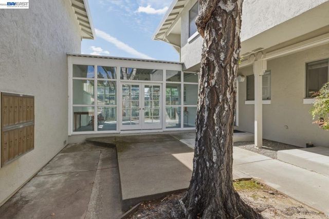 20153 Forest Ave 9, Castro Valley, CA 94546