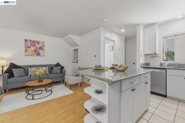 20153 Forest Ave 9, Castro Valley, CA 94546