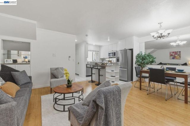 20153 Forest Ave 9, Castro Valley, CA 94546