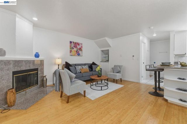 20153 Forest Ave 9, Castro Valley, CA 94546