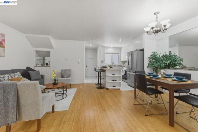 20153 Forest Ave 9, Castro Valley, CA 94546