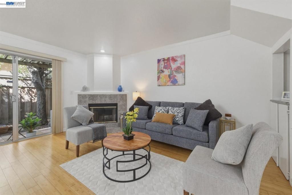 20153 Forest Ave 9, Castro Valley, CA 94546
