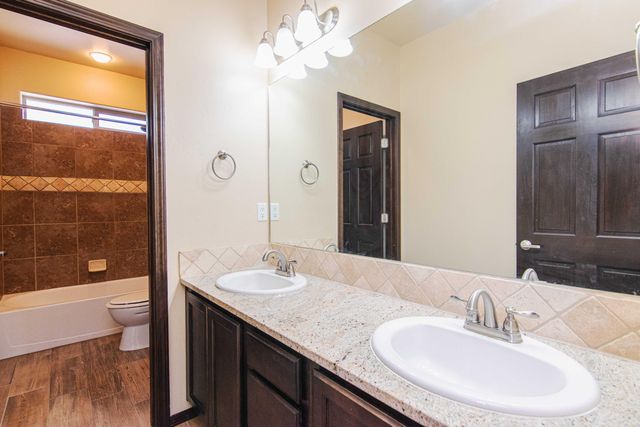 8136 Cayenne Drive NW, Albuquerque, NM 87120