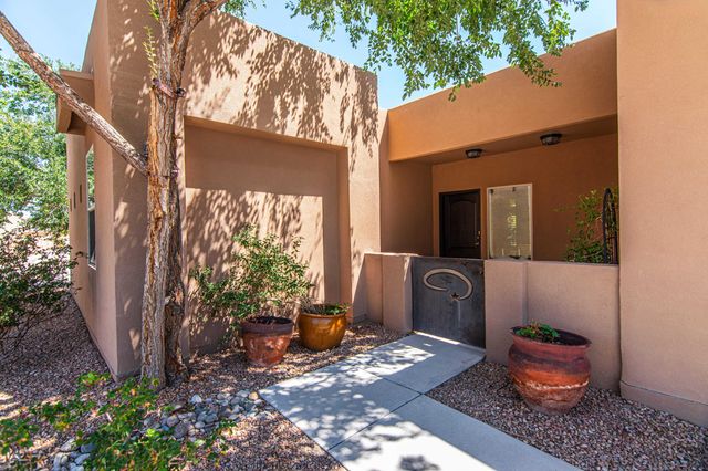 8136 Cayenne Drive NW, Albuquerque, NM 87120