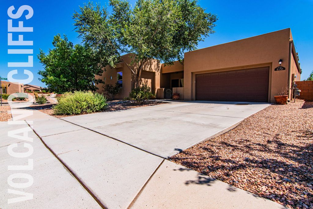 8136 Cayenne Drive NW, Albuquerque, NM 87120