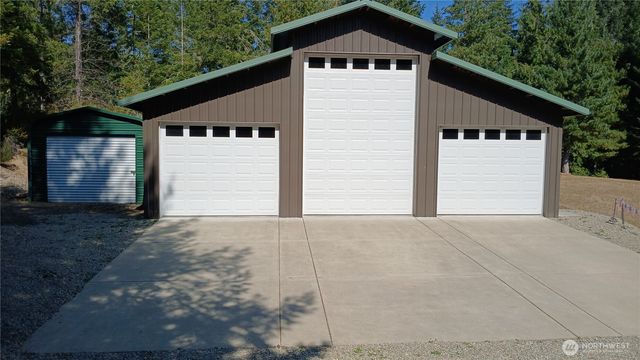 40 E Seahawks Way, Belfair, WA 98528