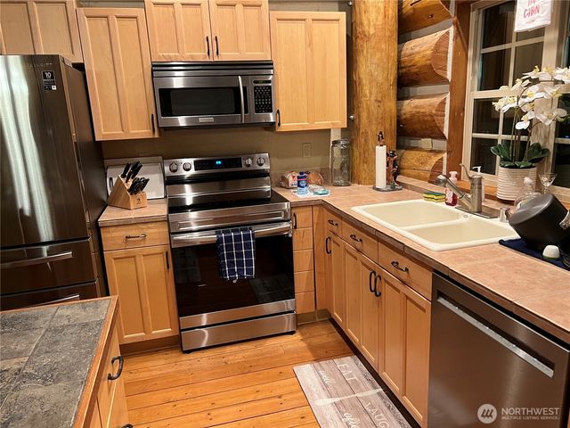 40 E Seahawks Way, Belfair, WA 98528