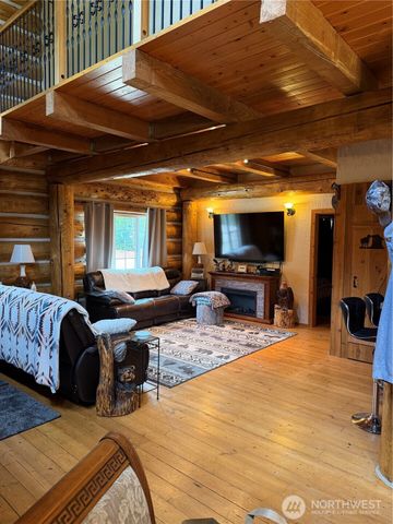 40 E Seahawks Way, Belfair, WA 98528