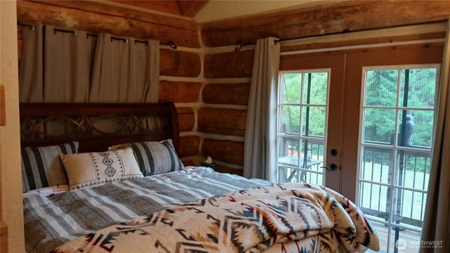 40 E Seahawks Way, Belfair, WA 98528