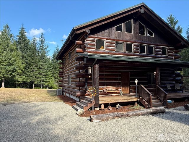 40 E Seahawks Way, Belfair, WA 98528