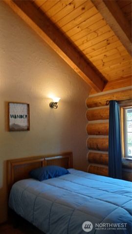 40 E Seahawks Way, Belfair, WA 98528