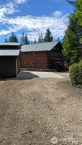 40 E Seahawks Way, Belfair, WA 98528