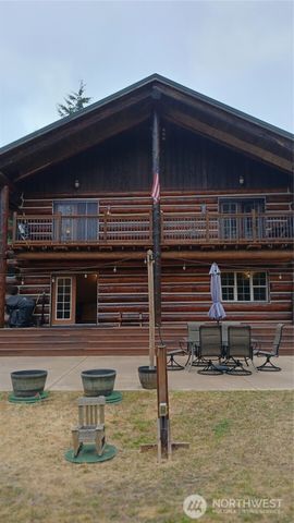 40 E Seahawks Way, Belfair, WA 98528