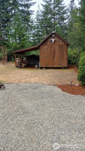 40 E Seahawks Way, Belfair, WA 98528