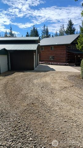 40 E Seahawks Way, Belfair, WA 98528